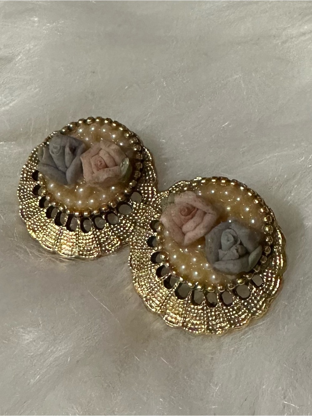 Vintage Gold Tone Floral Pearl Dome Scallop Earrings - Pink & Gray Roses